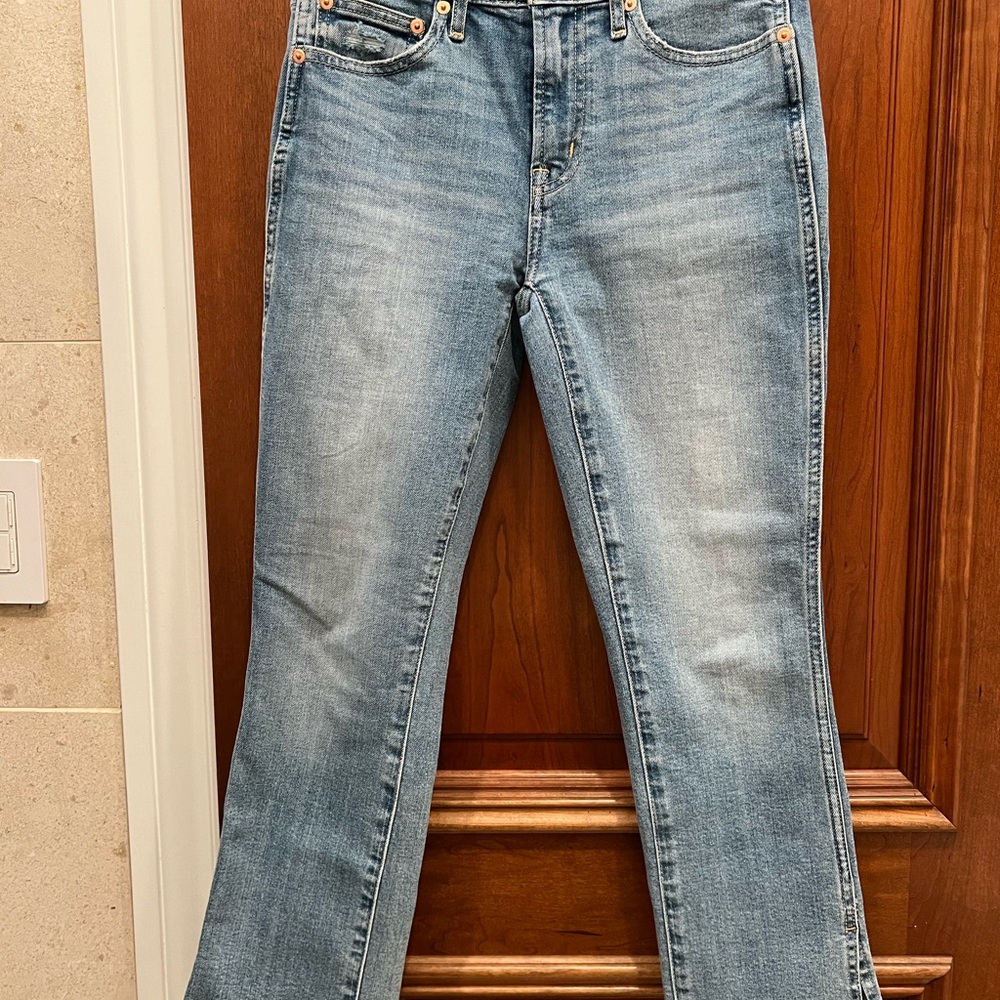 NWOT Gap Vintage Slim Mid Rise jeans. Light wash. Never worn. 25” Inseam